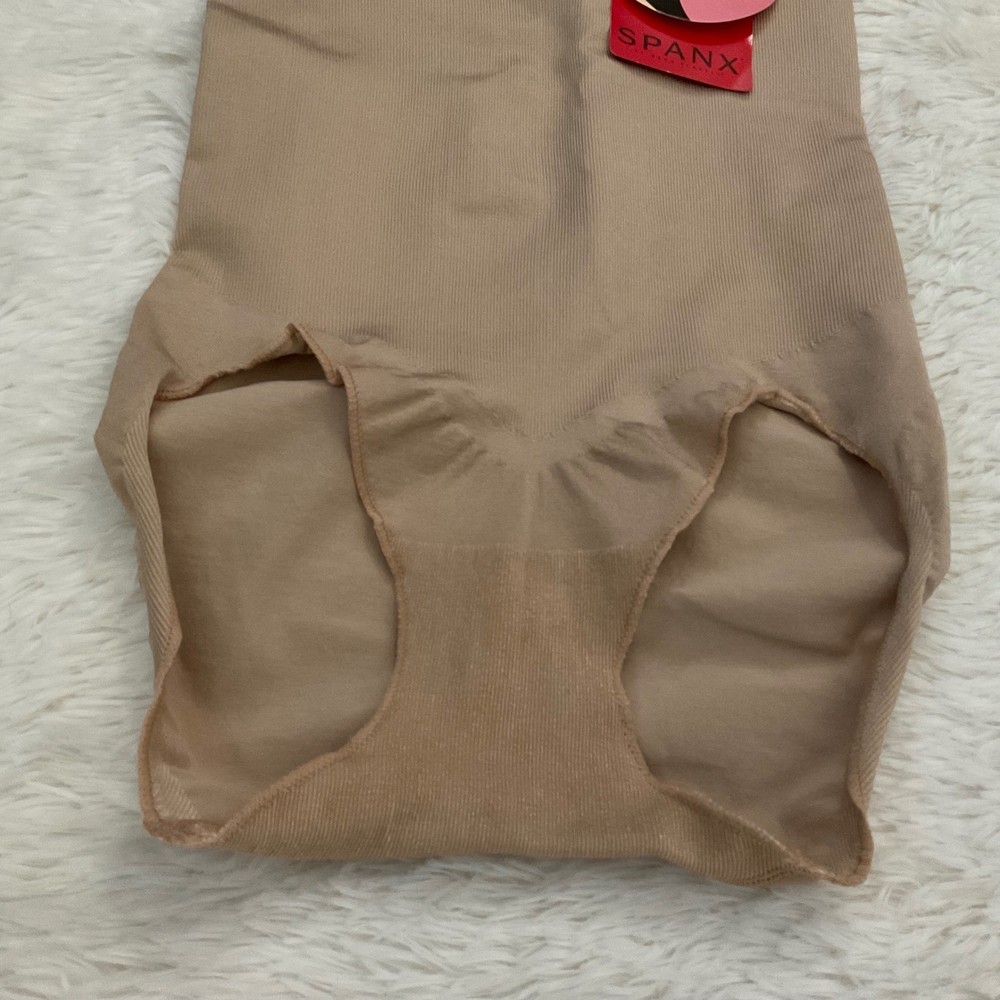 SPANX Slim Cognito Nude Shaping Bodysuit - Medium - NEW