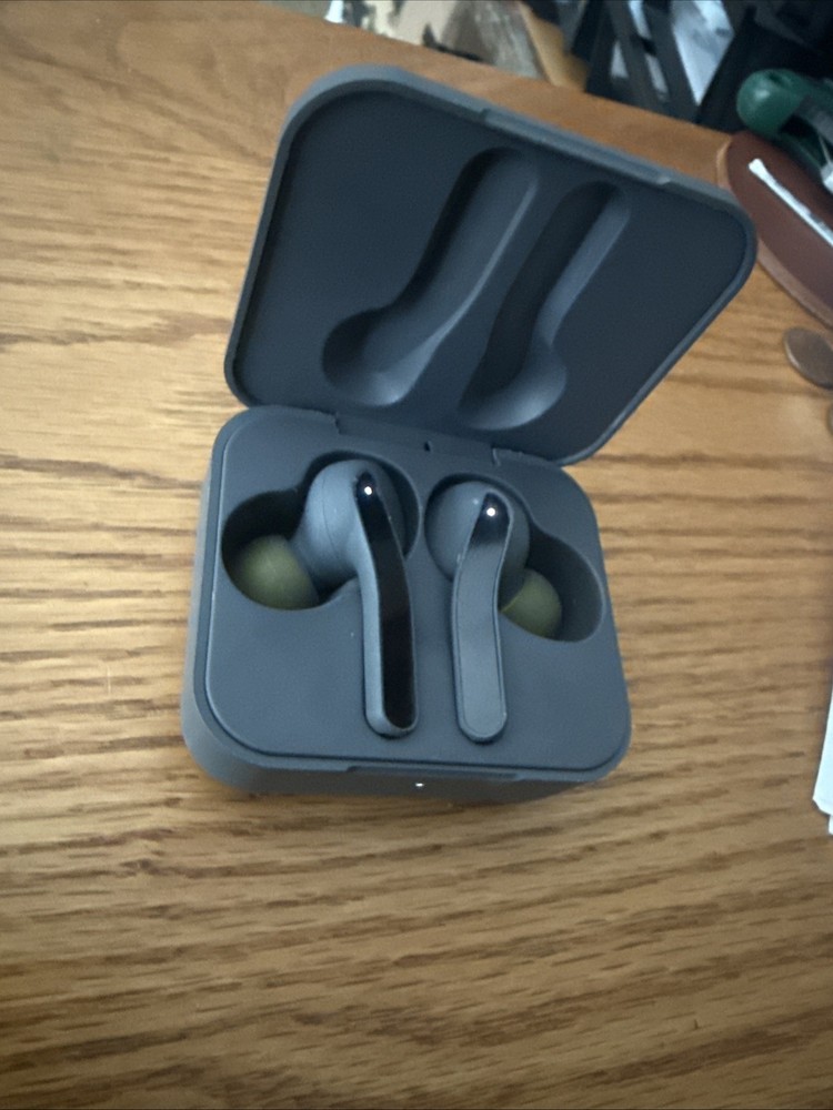 Hyphen Bluetooth Wireless Earbuds with Charging Case. Left Earbud Not Charging.