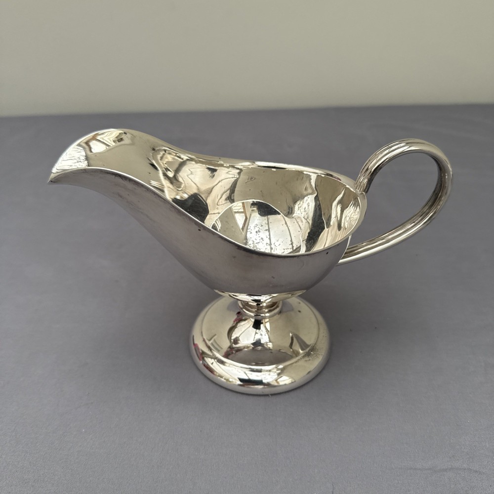Elegant Silver Plated Gravy Boat.   (B55)