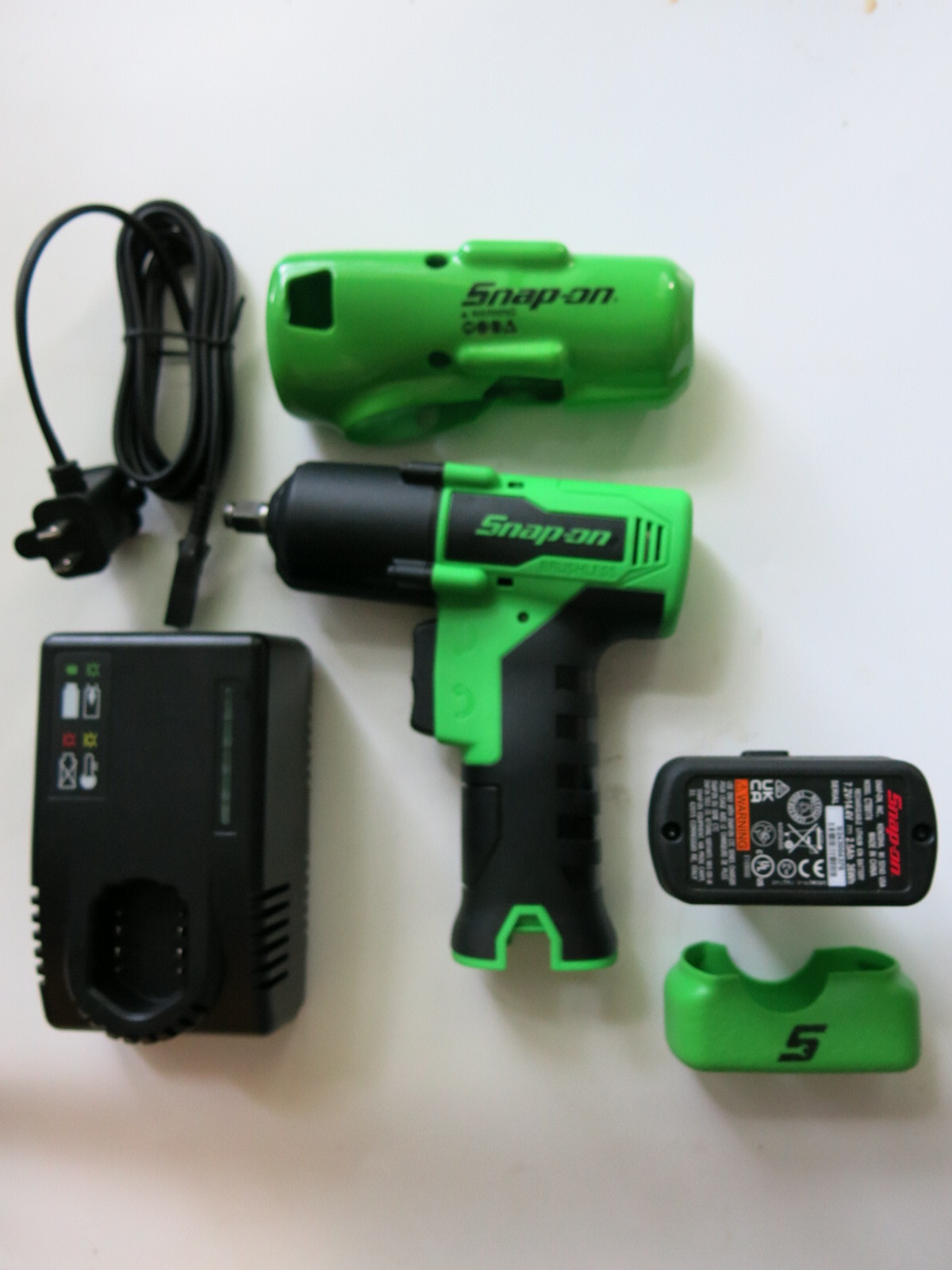 Snap On CT861 14.4v 3/8 Impact Brushless Cordless with Battery Charger & Boots