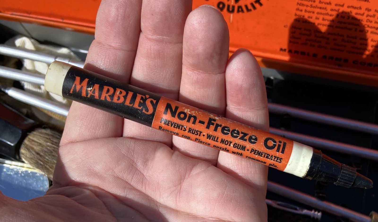 Old Vintage MARBLE'S GUN CLEANING KIT Metal Tin Box w/ Rod and some Accessories