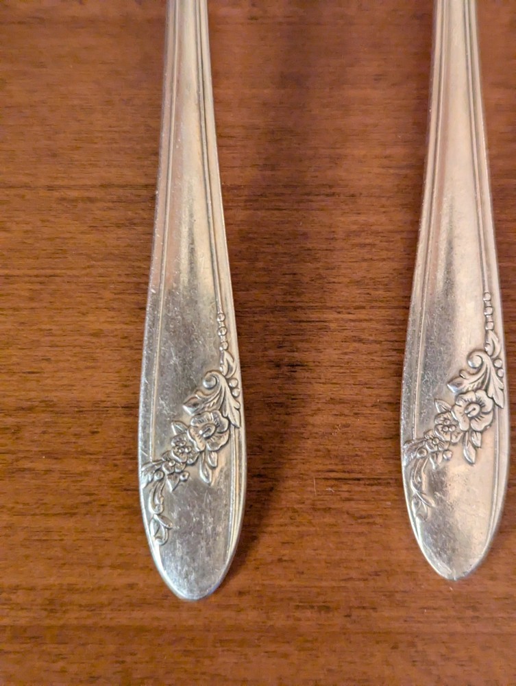 36-VINTAGE ONEIDA QUEEN BESS II SILVERPLATE SILVERWARE