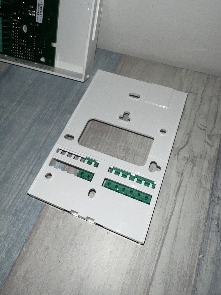 Johnson Controls TM-11x1 Series Room Temperature Module