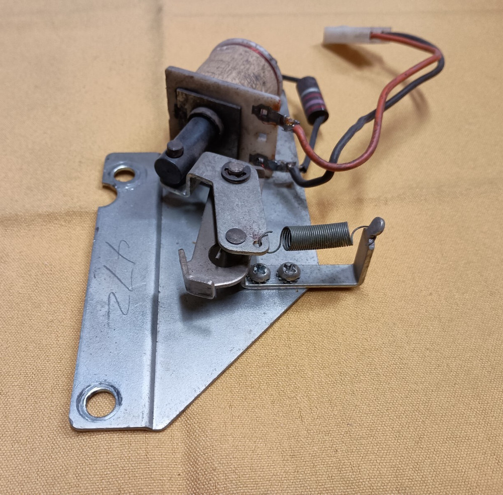 BALLY E1000 Series Handle Release Mechanism