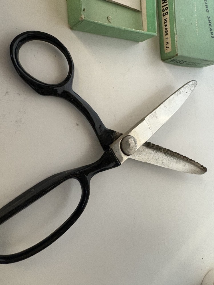 Vintage Wiss Model C Pinking Shears With ORIGINAL BOX AND INSTRUCTIONS