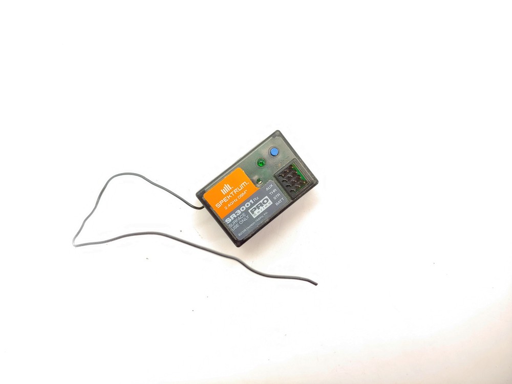 SR3001 DSM 3-Channel Pro Series Receiver: Surface