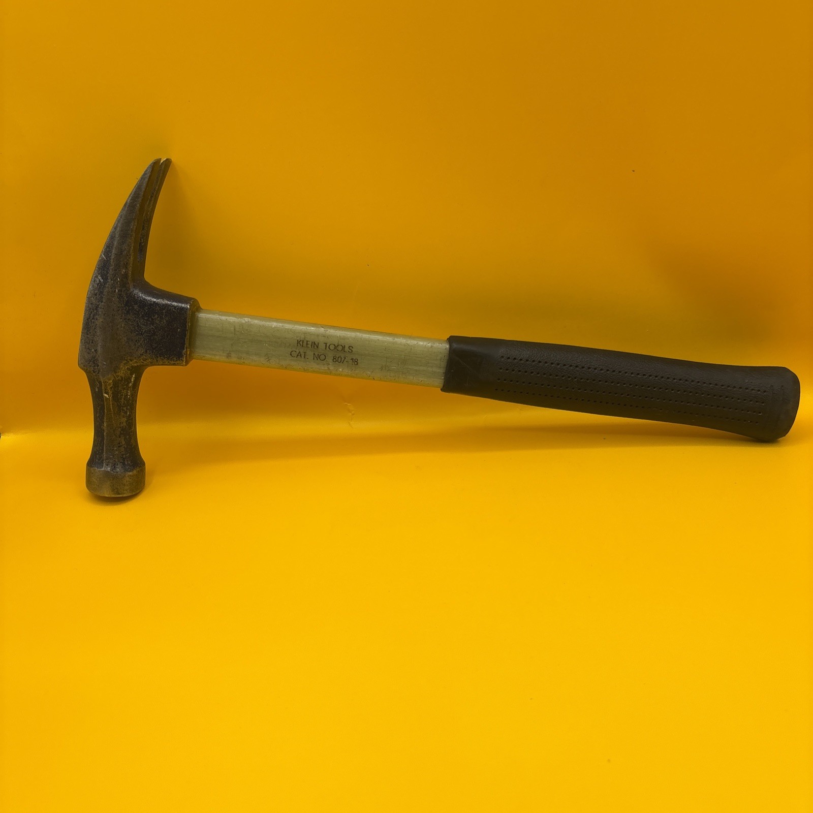 Klein Electrician's Straight-Claw Hammer Fiberglass 807-18