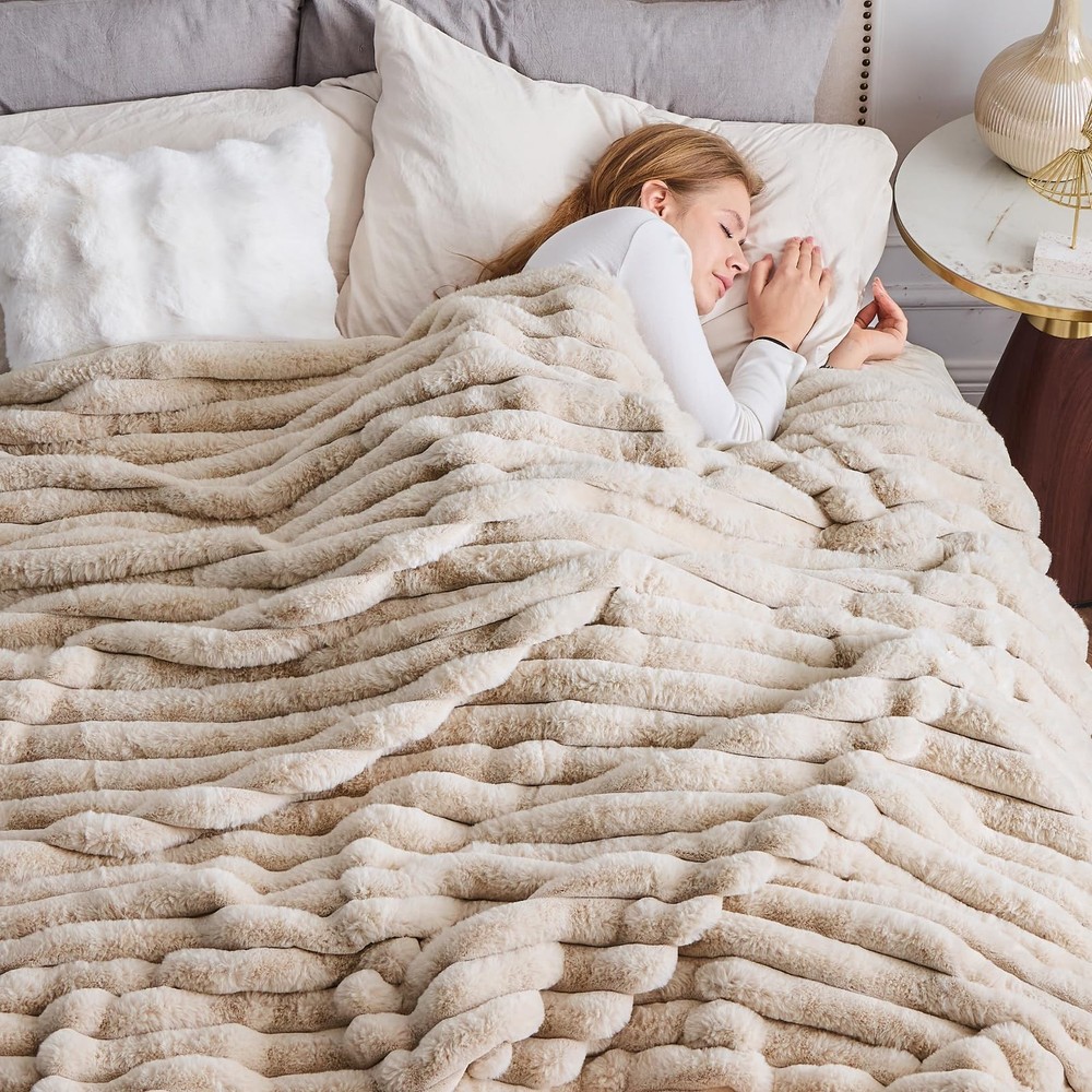 Faux Fur Throw Blanket Linen 3D Ribbed Plush Thick Warm Blanket for Couch Sof...