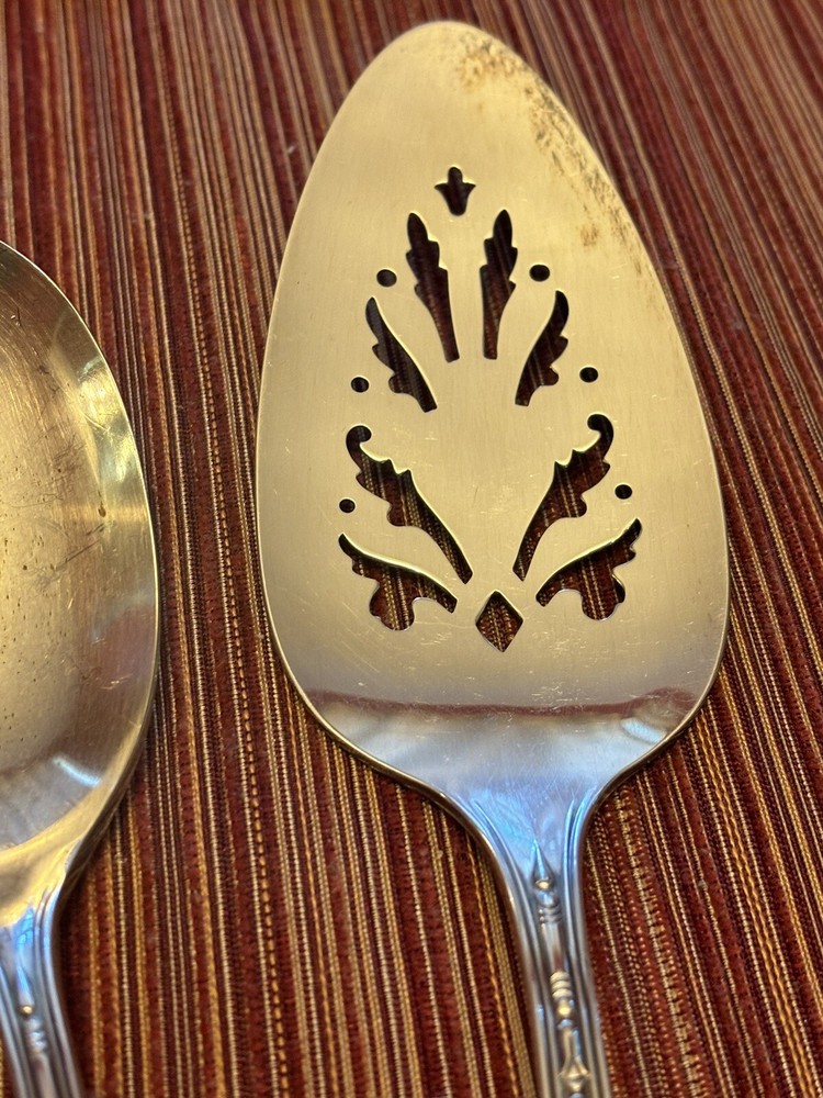 WM Rogers A1 Plus Oneida LTD Silverplate Meadowbrook Serving Spoons & Fork Pie