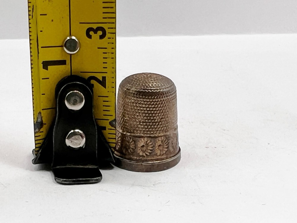 VINTAGE SOLID STERLING SILVER OLD SEWING THIMBLE DAISY FLOWERS