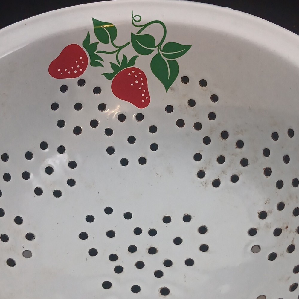 Strawberry Colander Strainer Teleflora 1983 White Enamel Ware 80s Kitchen