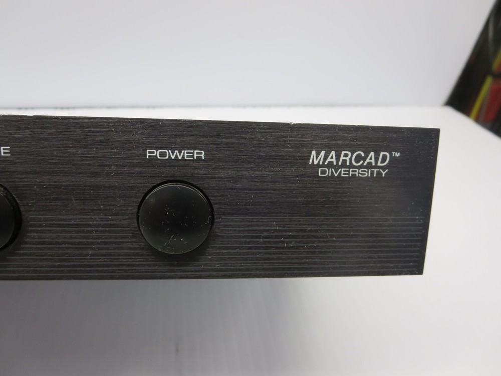 Shure L4 Diversity Wireless Receiver "MARCAD" Diversity 12.5-18VDC Powers On
