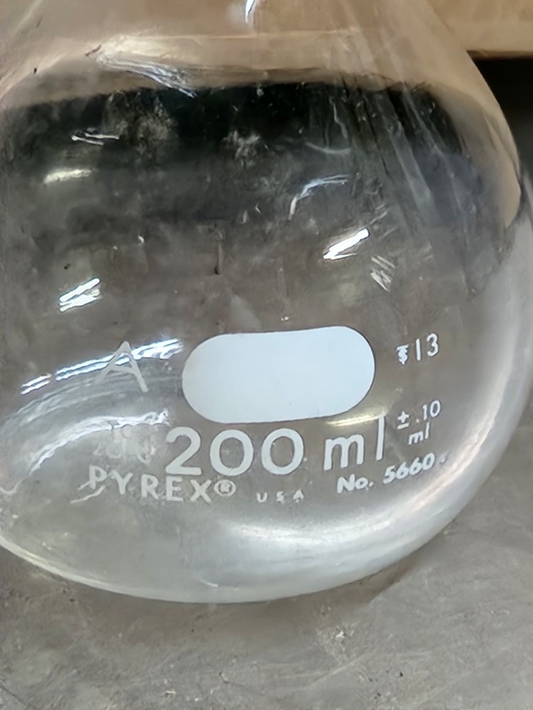 Pyrex 200mL Volumetric Flask + Glass Stopper #5660