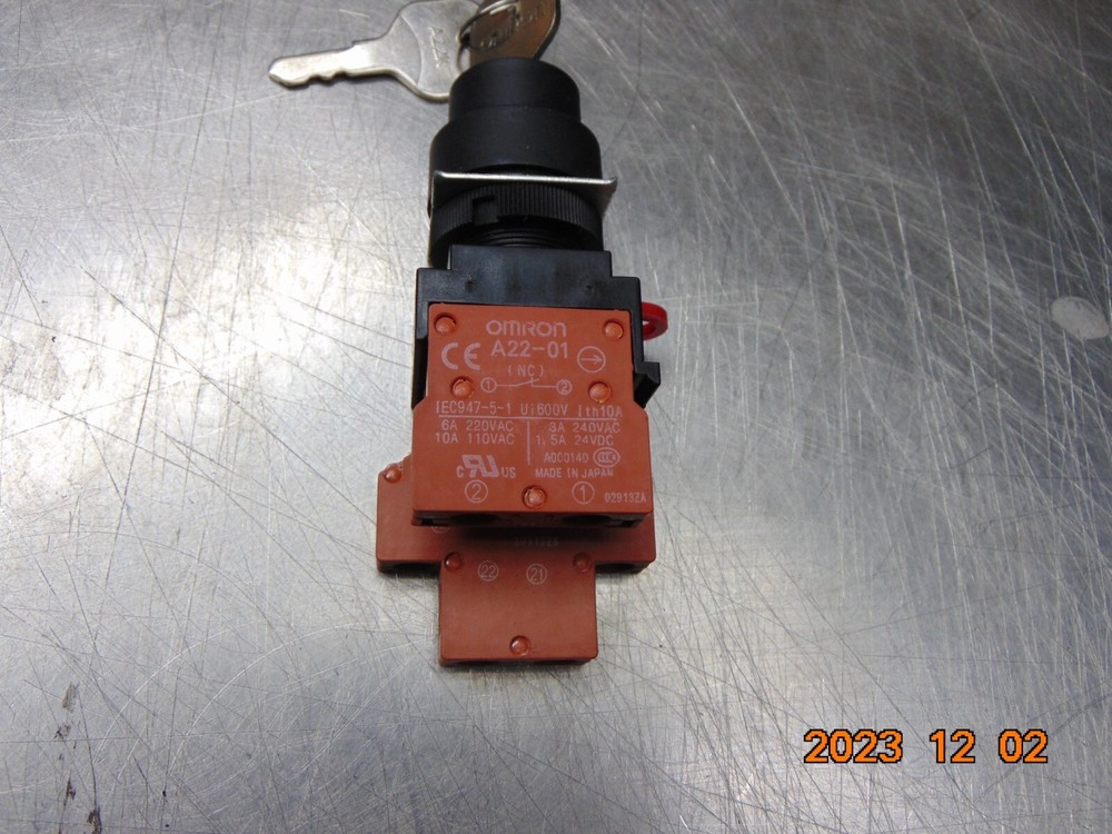OMRON A22-01 CONTACT BLOCKS with KEY SELECTOR SWITCH A22K KEY