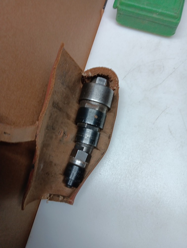 greenlee 735 knockout punch set Used Leather Case