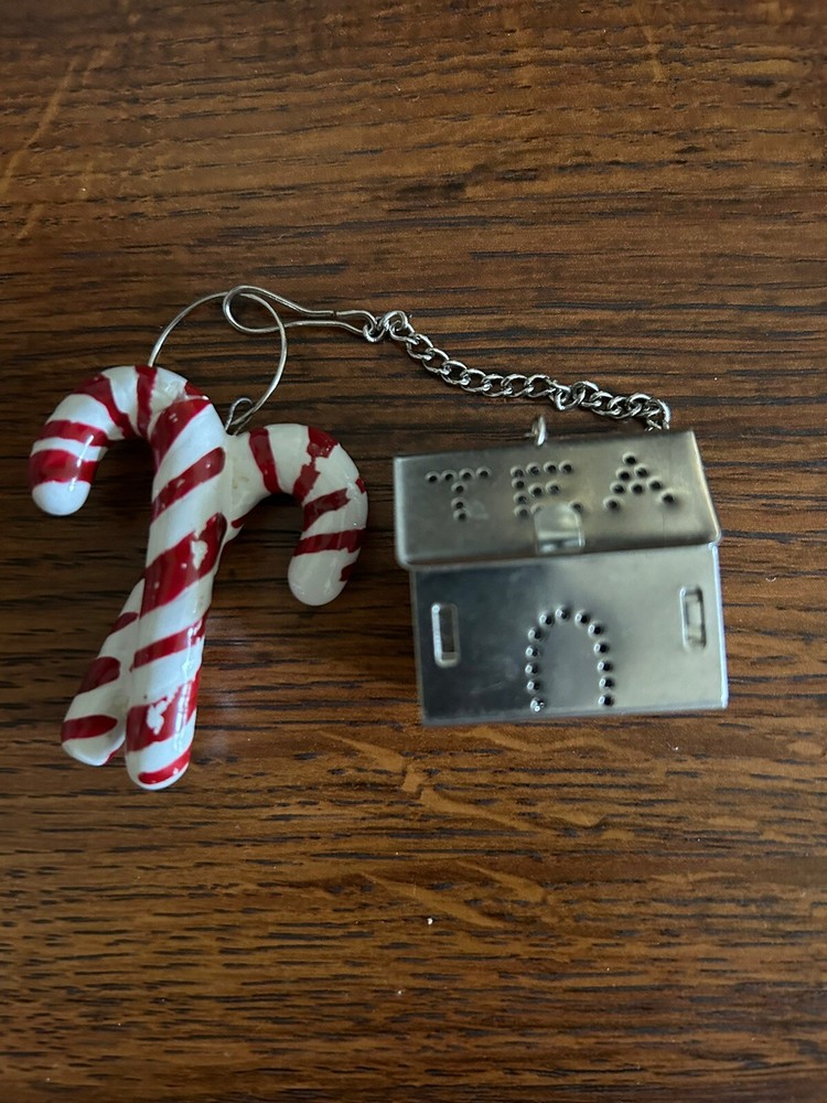 Metal House Shaped Tea Infuser Strainer With Ceramic Candy Canes