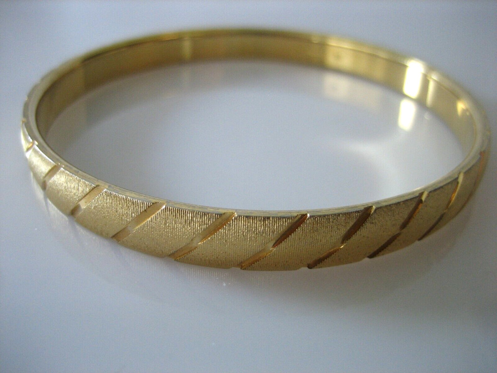 MONET SIGNED GOLD TONE TEXTURED AND SMOOTH BANGLE BRACELET