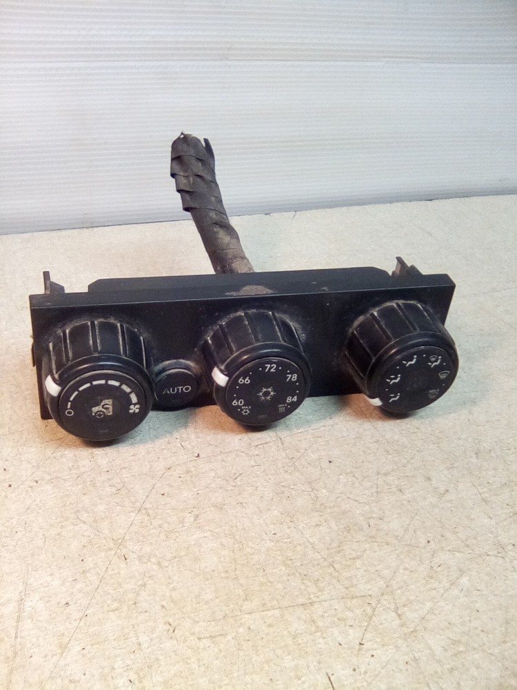 International Navistar 4100073C2 Heater A/C Temperature Control
