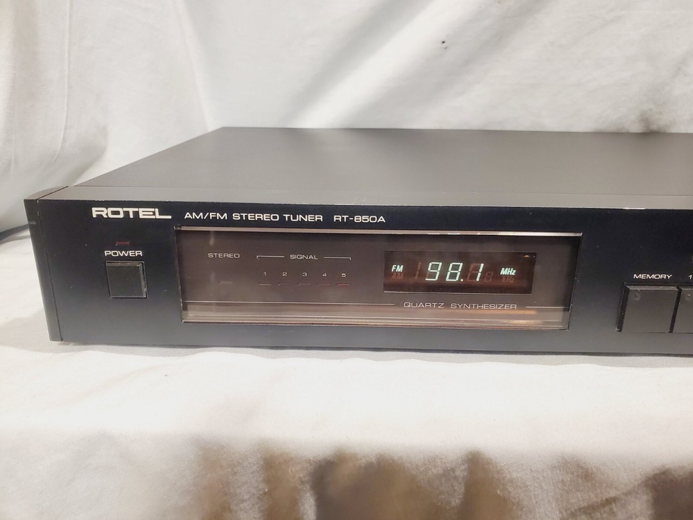 ROTEL RT-850A AM/FM Stereo Tuner
