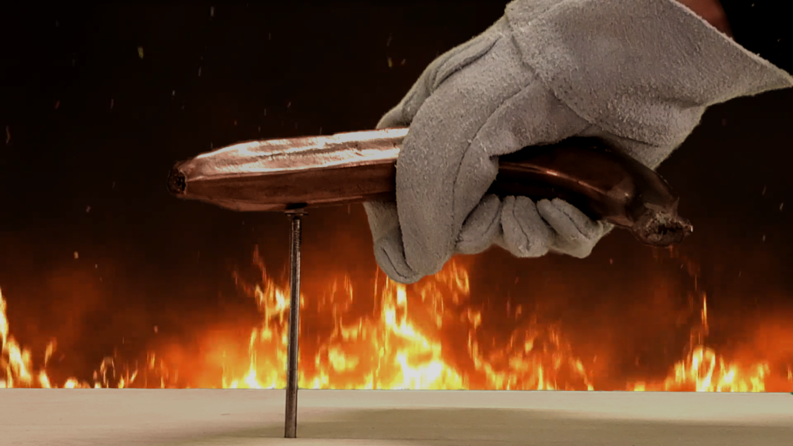 Metal Banana Hammer Kitchen Décor Fake Artificial Life Like Fruit Ornament Tool