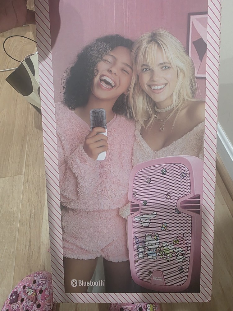 Hello Kitty Wireless Karaoke Speaker w/Wireless Microphone (Bluetooth)