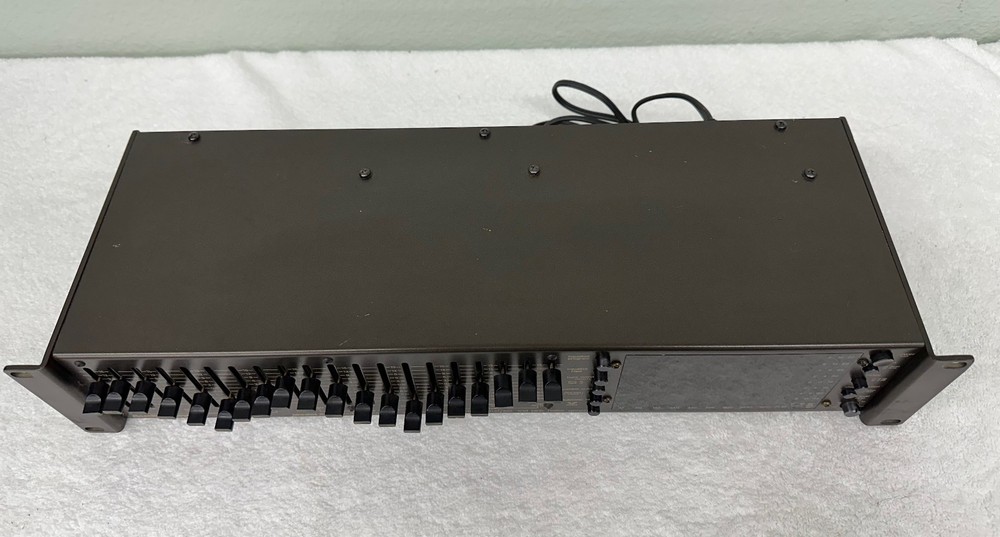AUDIO CONTROL C-101 EQUALIZER / SPECTRUM ANALYZER