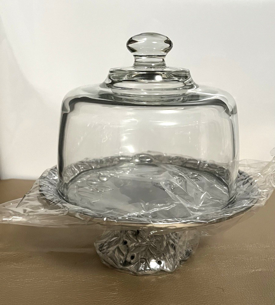 Grape 8" Footed Plate With Glass Dome NWT   # P1
