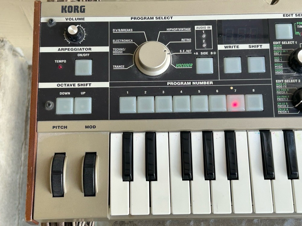 KORG microKORG 37-Key Synthesizer Vocoder ***Working***