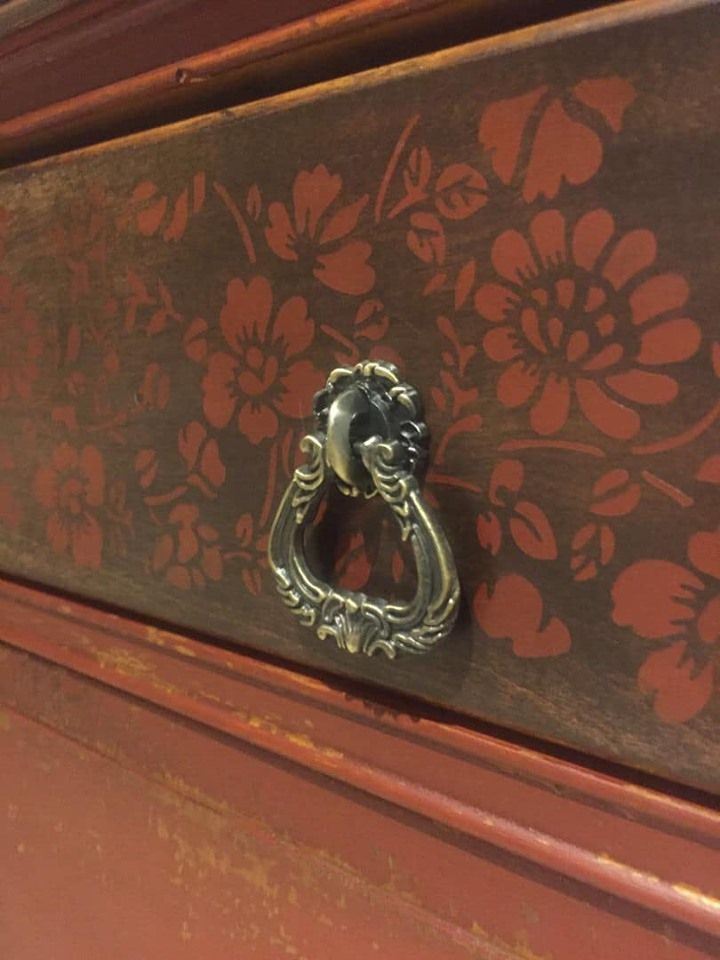 1-1/2" Baroque Tear Drop Pull Antique English