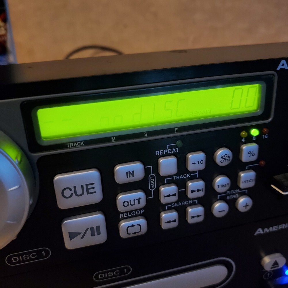 American Audio dcd-pro310 Professional Dj Controller & Dual Cd Player