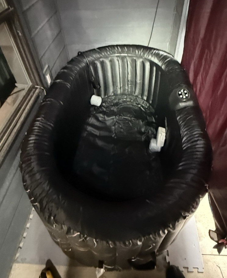 RELXTIME Portable Small Hot Tub for 2 Person Outdoor Oval Hot Tub. Black