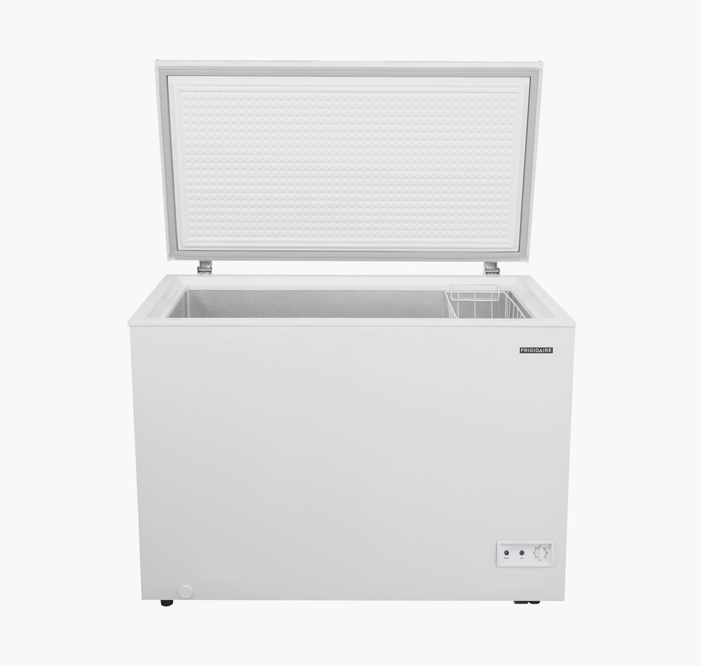 10.3 Cu. Ft. Chest Freezer Garage Ready EFRF1005 White