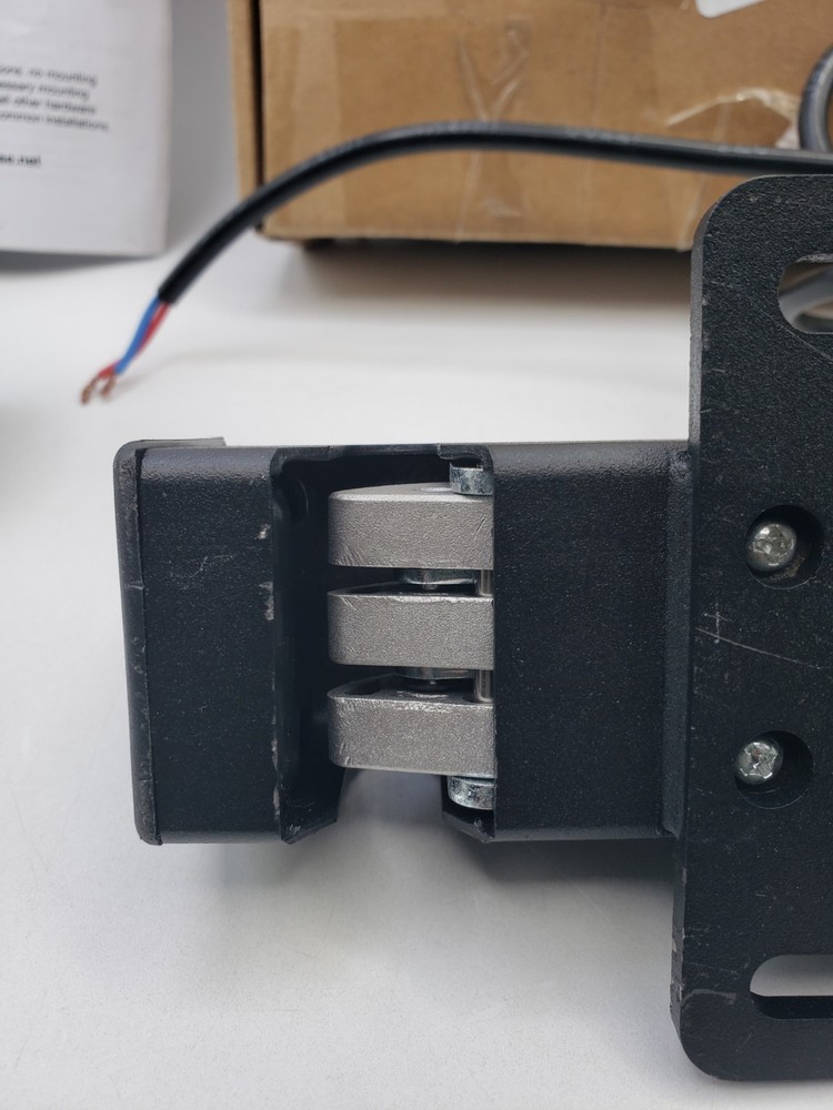 DS-02 Universal Automatic Electric Gate Lock for 12-24V DC Swing Gate Opener