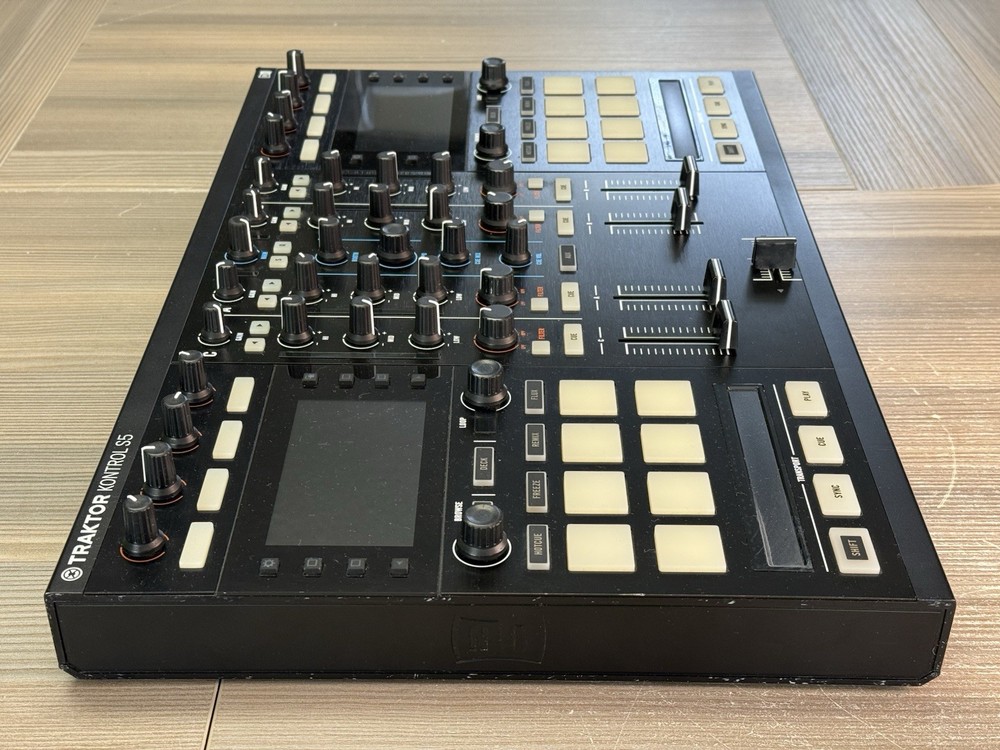 Native Instruments Traktor Kontrol S5 DJ Controller