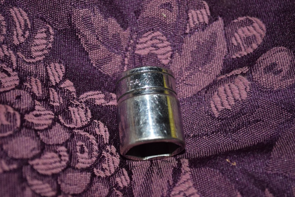 Snap On Tools 11/16" Shallow Socket 3/8" Drive 6 Point FS221 USA New Script