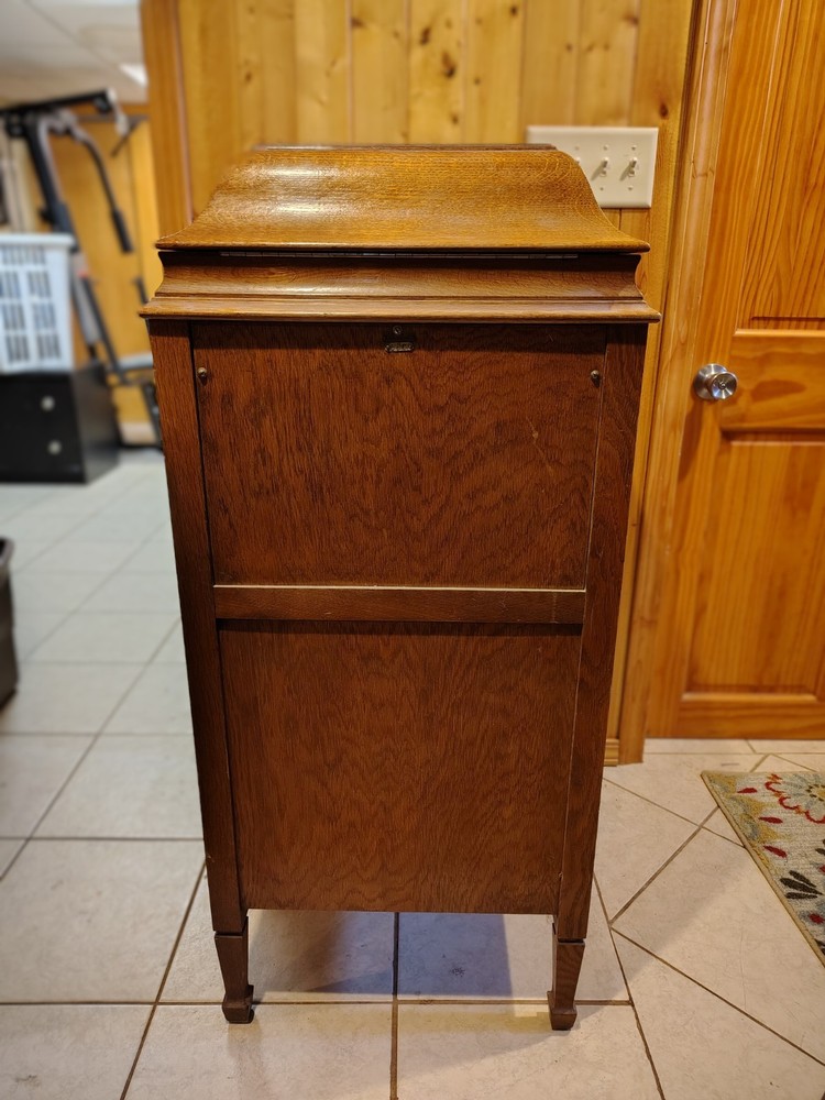 Antique Silvertone Phonograph with Victrola Workings