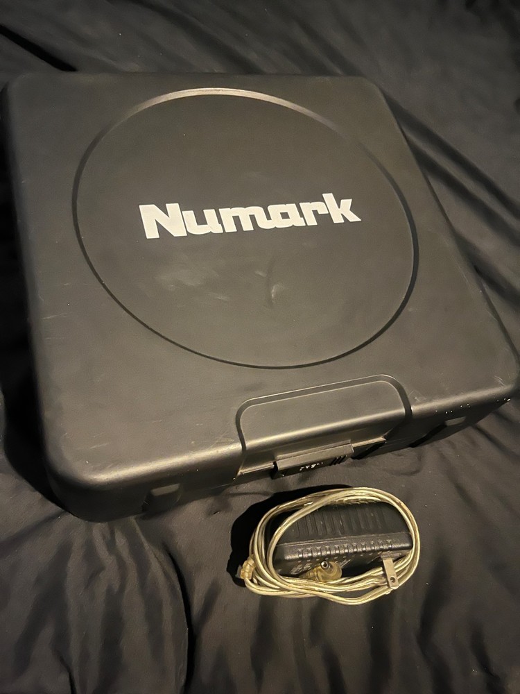 Numark PT-01 Portable Turntable (no battery) with cable, broken power jack