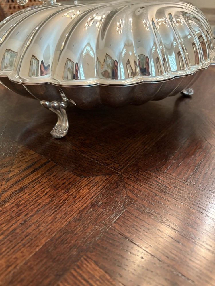 Vintage Heavy Silver Plate Large Covered Hinged And Scalloped Clam Shell Server