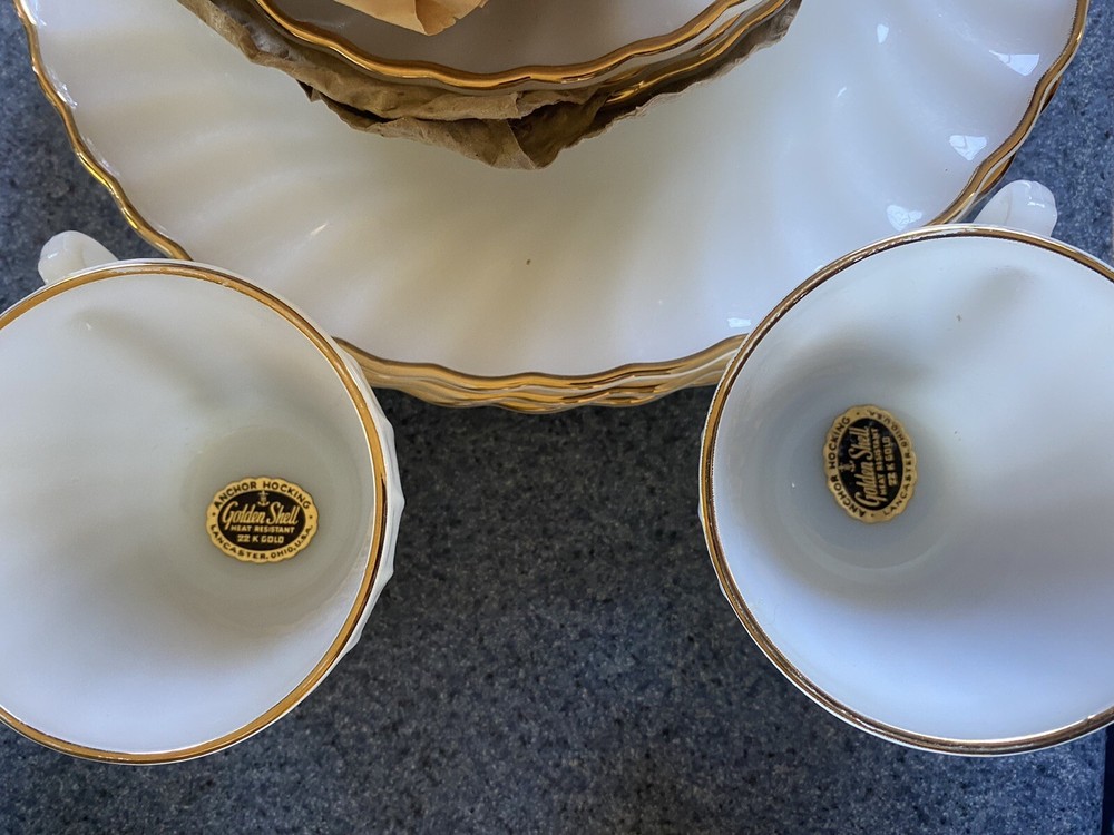 ANCHOR HOCKING GOLDEN SHELL DINNER SET 16 pc NOS