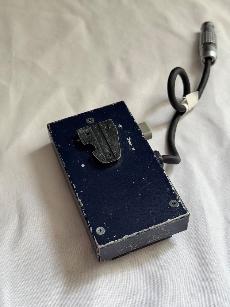 V-Mount Plate with 6-Pin LEMO 2B Out