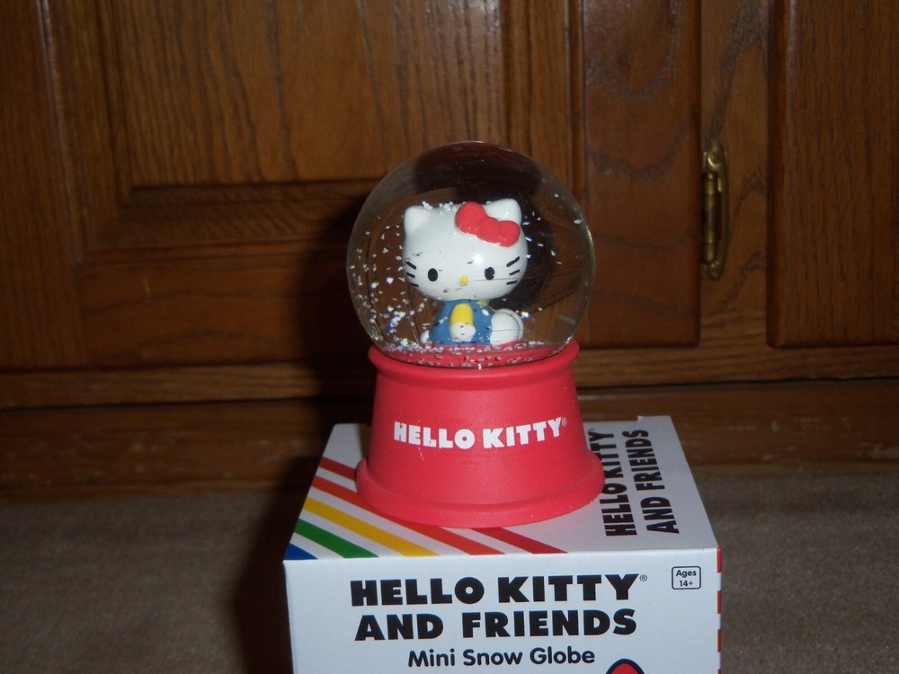 NEW, HELLO KITTY MINI SNOW GLOBE IN BOX