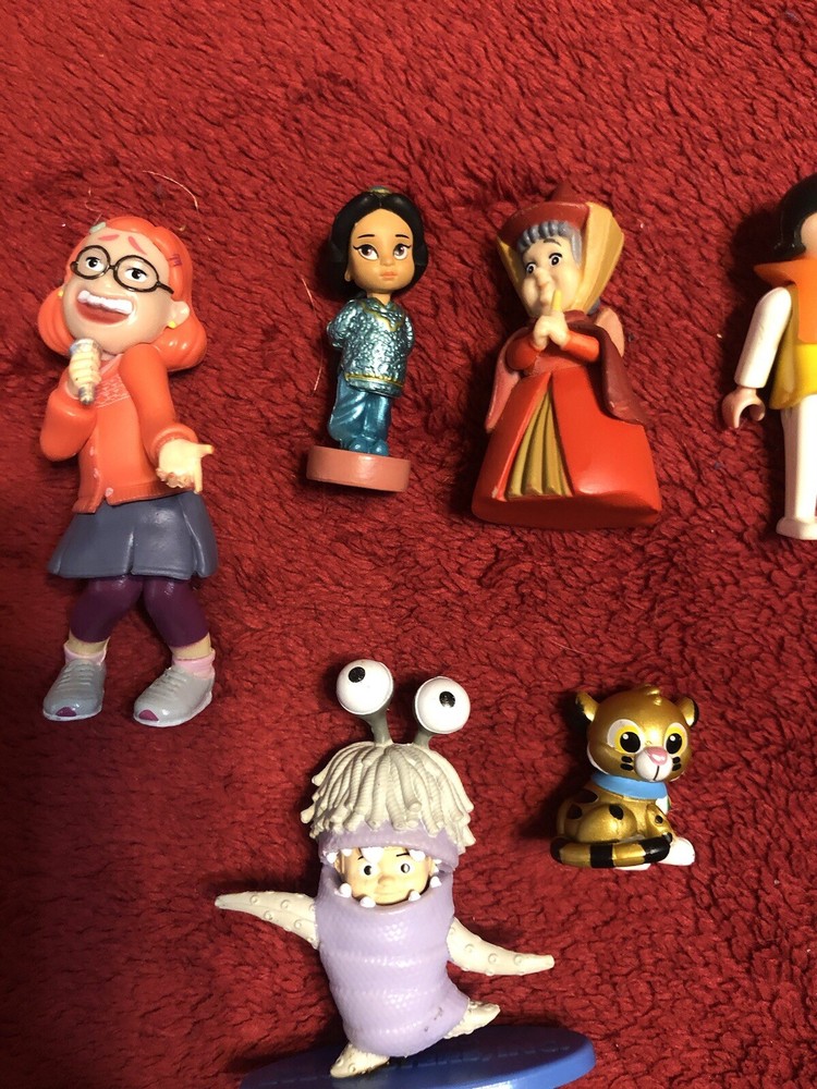 Lot Of 18 Mini Figures Randoms