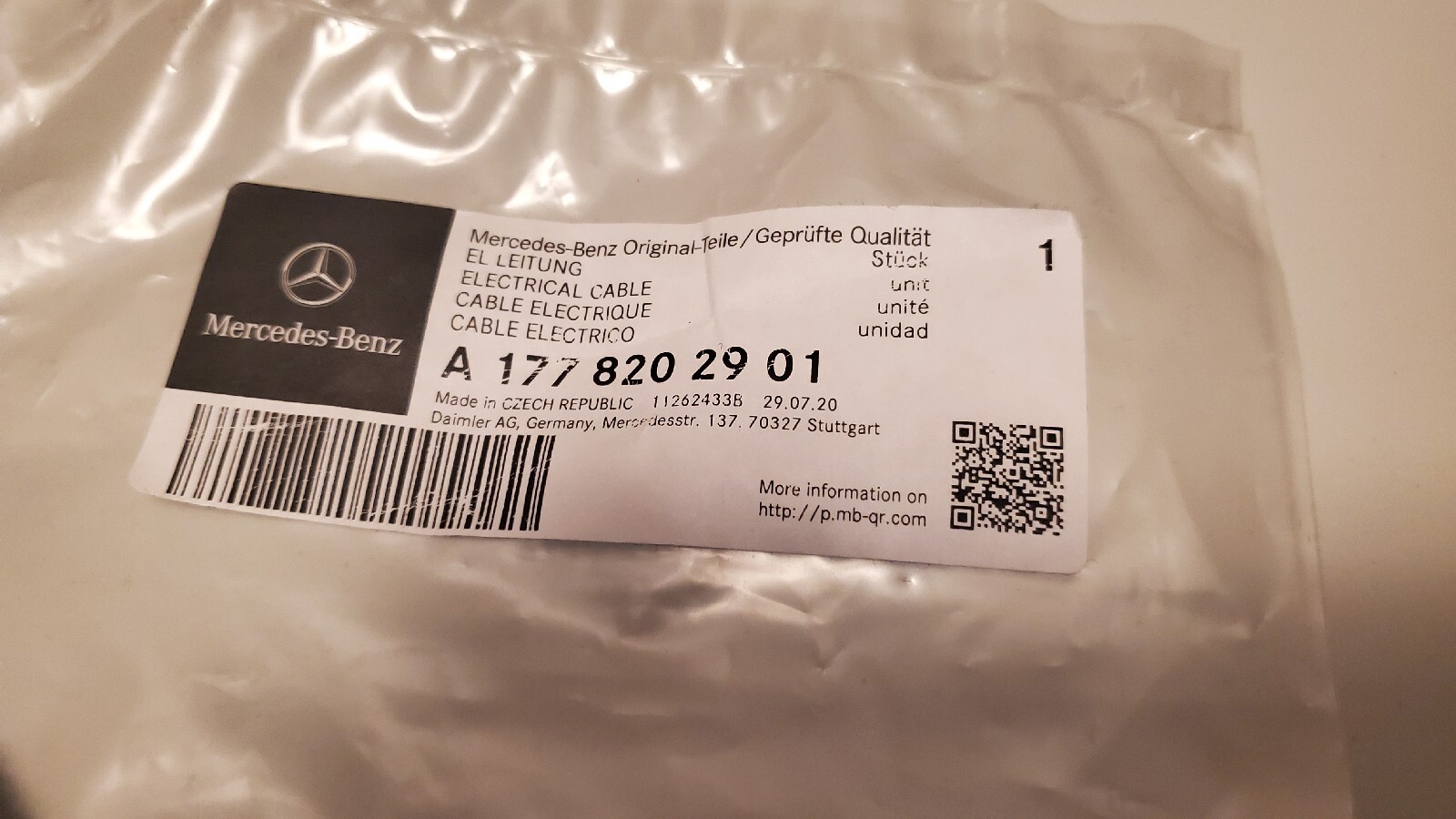 New Genuine OEM Mercedes Benz USB-C Adapter Media Interface Cable