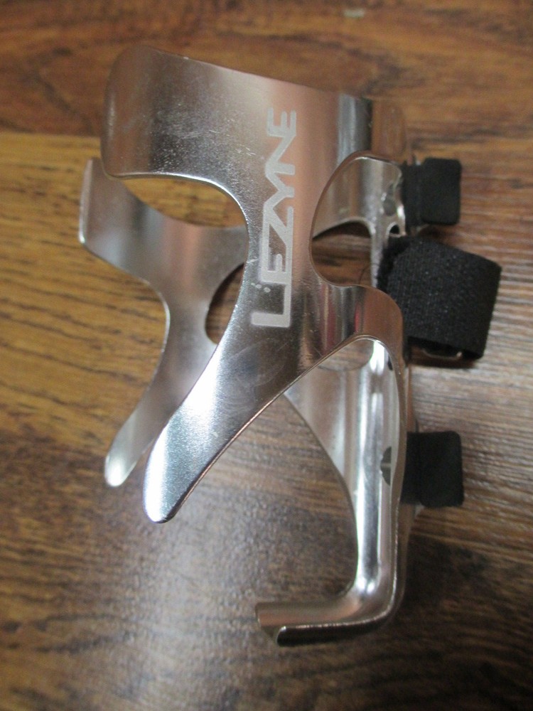 LEZYNE LIGHTWEIGHT WATER BOTTLE CAGE SILVER