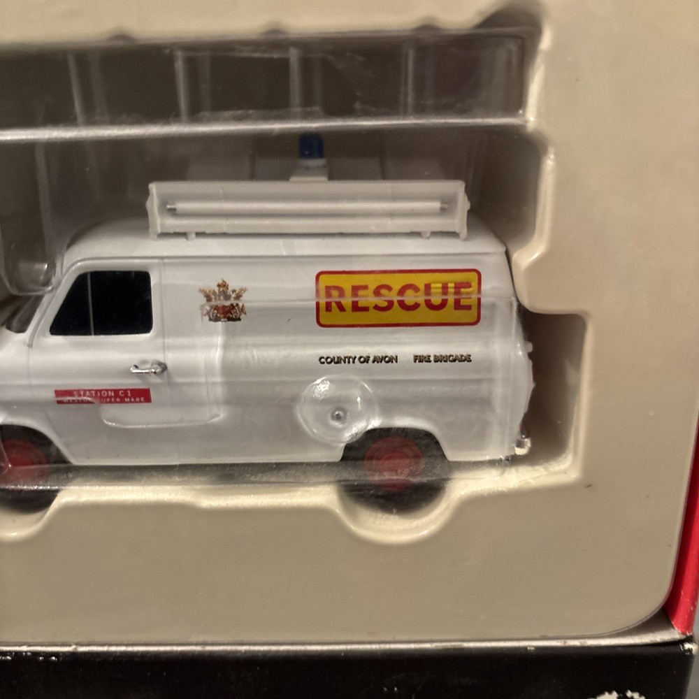 Corgi CC02302 FORD TRANSIT .AVON FIRE BRIGADE.