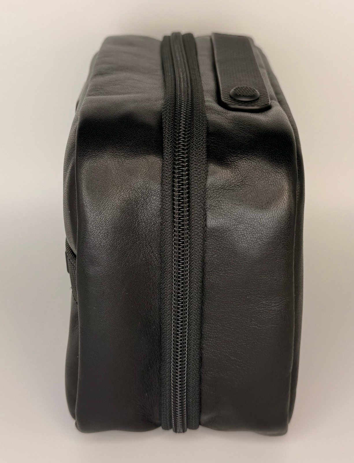 Tumi Alpha Split Travel Kit Black Leather Dopp Kit Toiletry Bag Travel Organizer