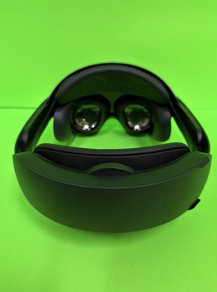 META Quest Pro 256GB VR Headset with Controllers and Charging Dock