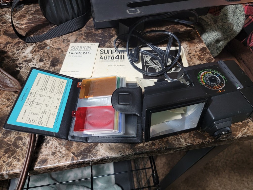 Sunpak Thyristor Auto 411 Electronic Flash Unit Used With Case