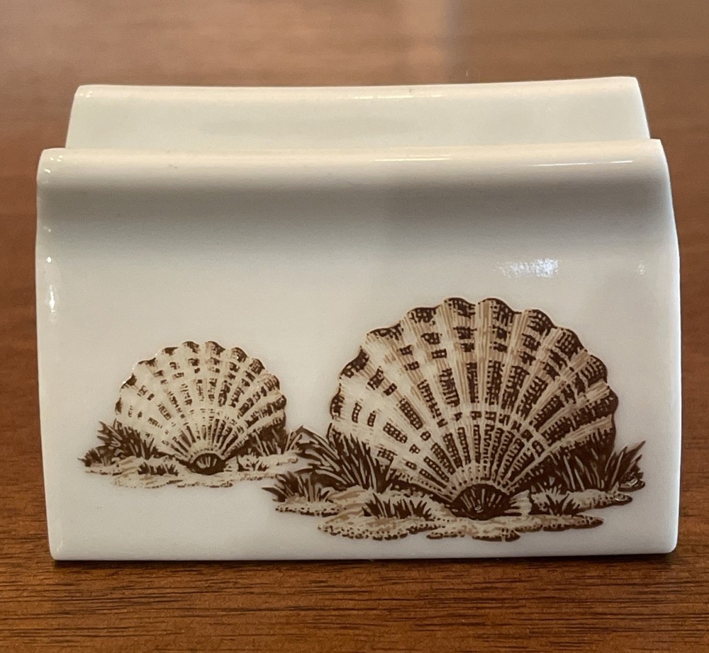 The Indispensable Dispenser Toothpaste Squeezer Germany with Shell Design Beach