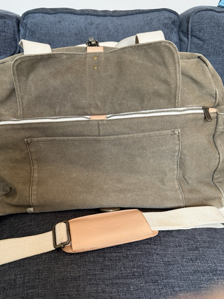 Birdling Overnight Weekender Bag Green Canvas Zip Close